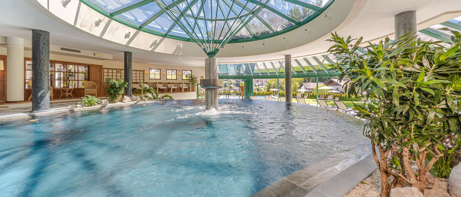 Outdoor Infinity Pool & Panorama-Hallenbad