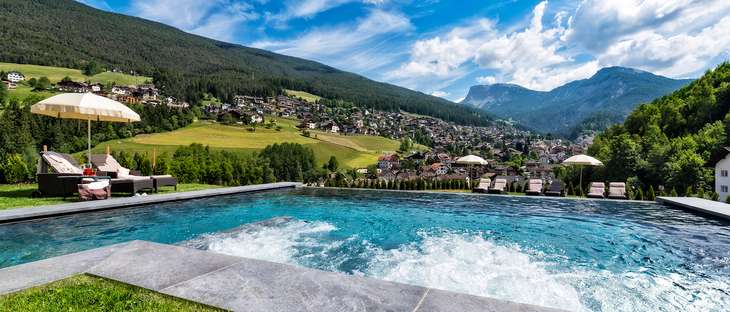 Panorama Hallenbad im Hotel La Perla
