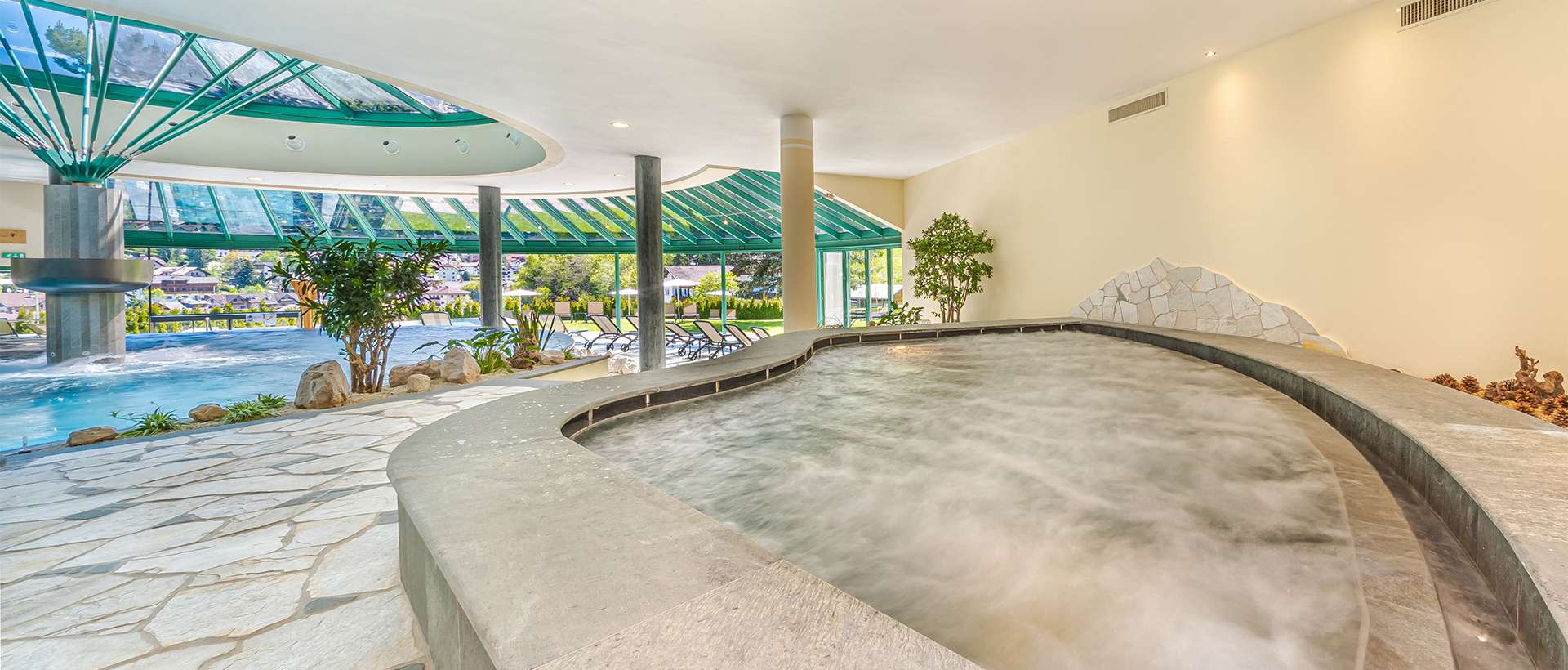 Outdoor Infinity Pool & Panorama-Hallenbad