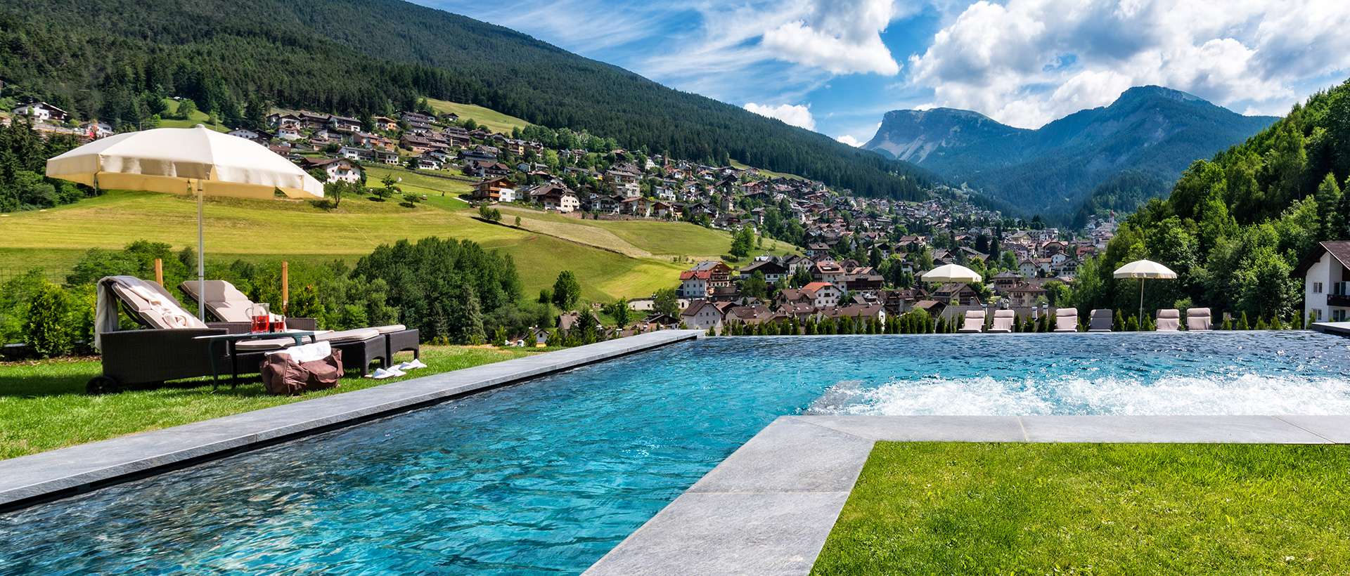 Outdoor Infinity Pool & Panorama-Hallenbad